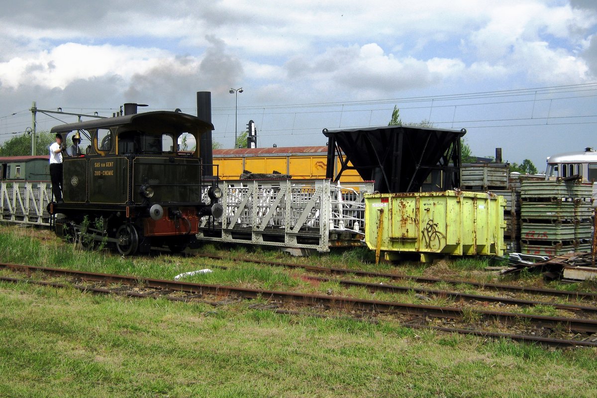 Square Off! Cockerill has proven that steam engines can be perfectly square. On 10 September 2016 MBS-2 (from Haaksbergen in the very east of the Netherlands) was guest with the Zeeland-based SGB (in the extreme South-West of the Netherlands) and shows herself at Goes restored back to her last commercial revenue-earning guise of the Sas van Gent Zuid-Chemie.