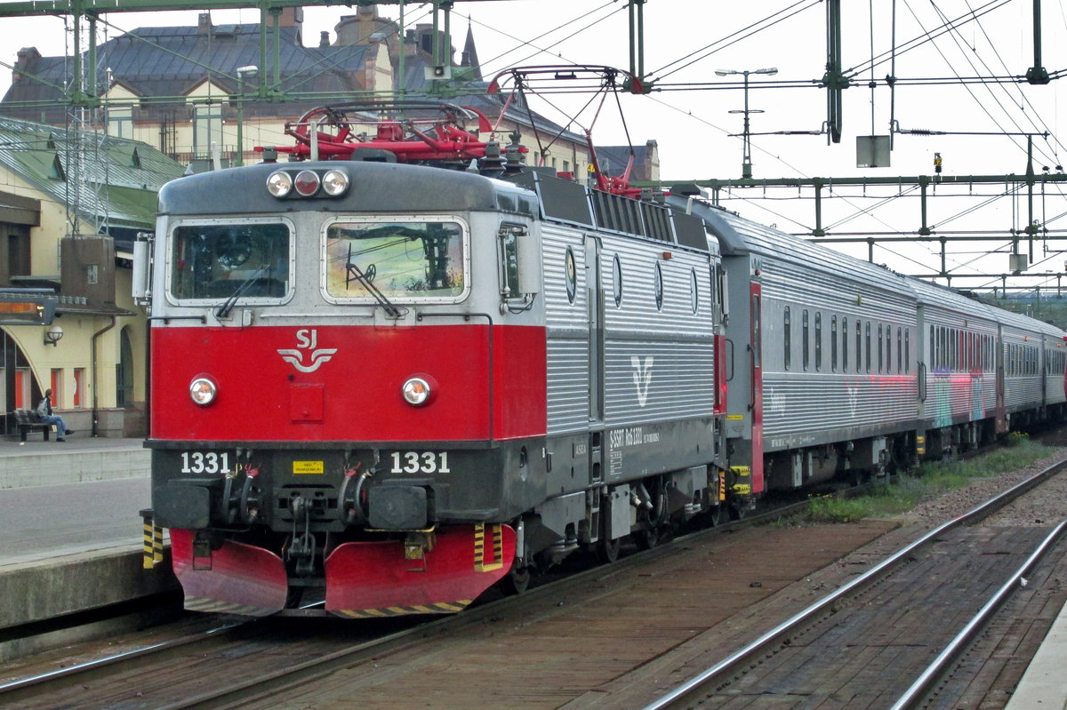 SSRT 1331 calls at Gävle on 13 September 2015 with an overnight train Oslo--Stockholm.