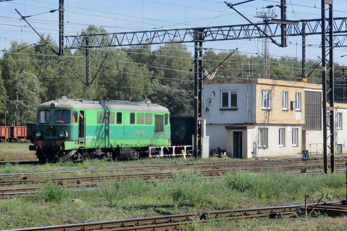 ST43-335 stands at Wegliniec on 2 May 2018.