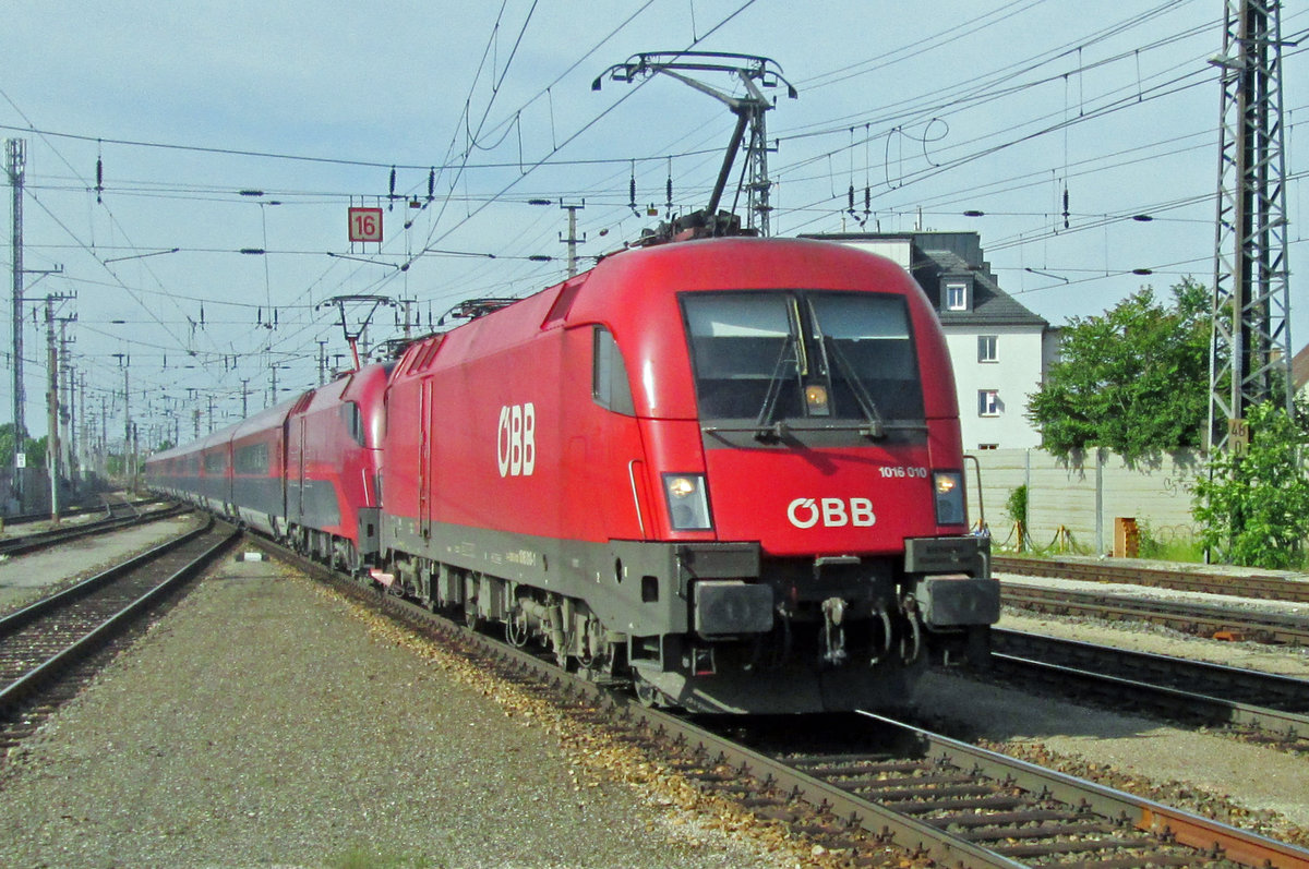Standard Taurus 1016 010 hauls a railjet train with an RJ-Taurus in 2nd place into Wiener Neustadt on 31 May 2015.