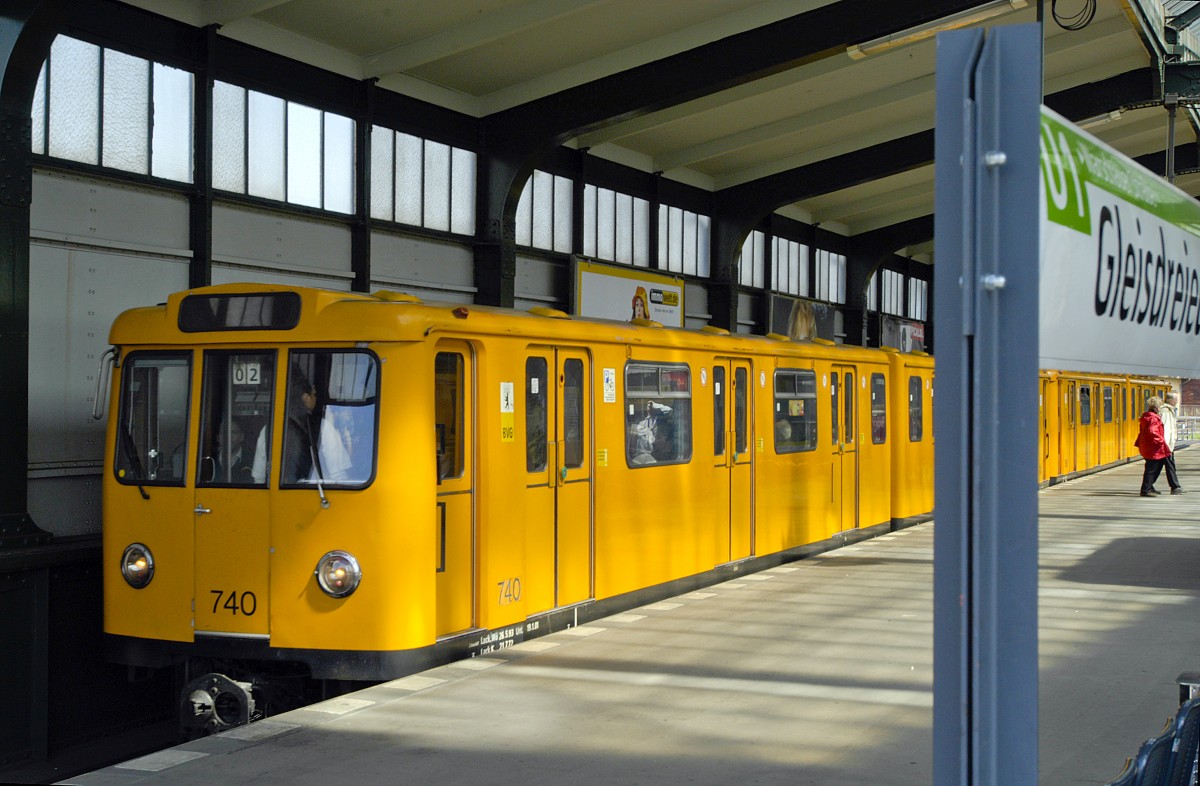 Station Gleisdreieck Berlin. Date: 2. May 2007.