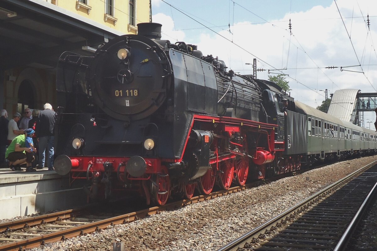 Steam train from Mannheim has arrived at Neustadt (Weinstrasse) on 31 May 2014 with 01 118 as traction. For years, this loco was used by the Historische Eisenbahn Frankfurt, but is now in private ownership after the demise of the HEF.