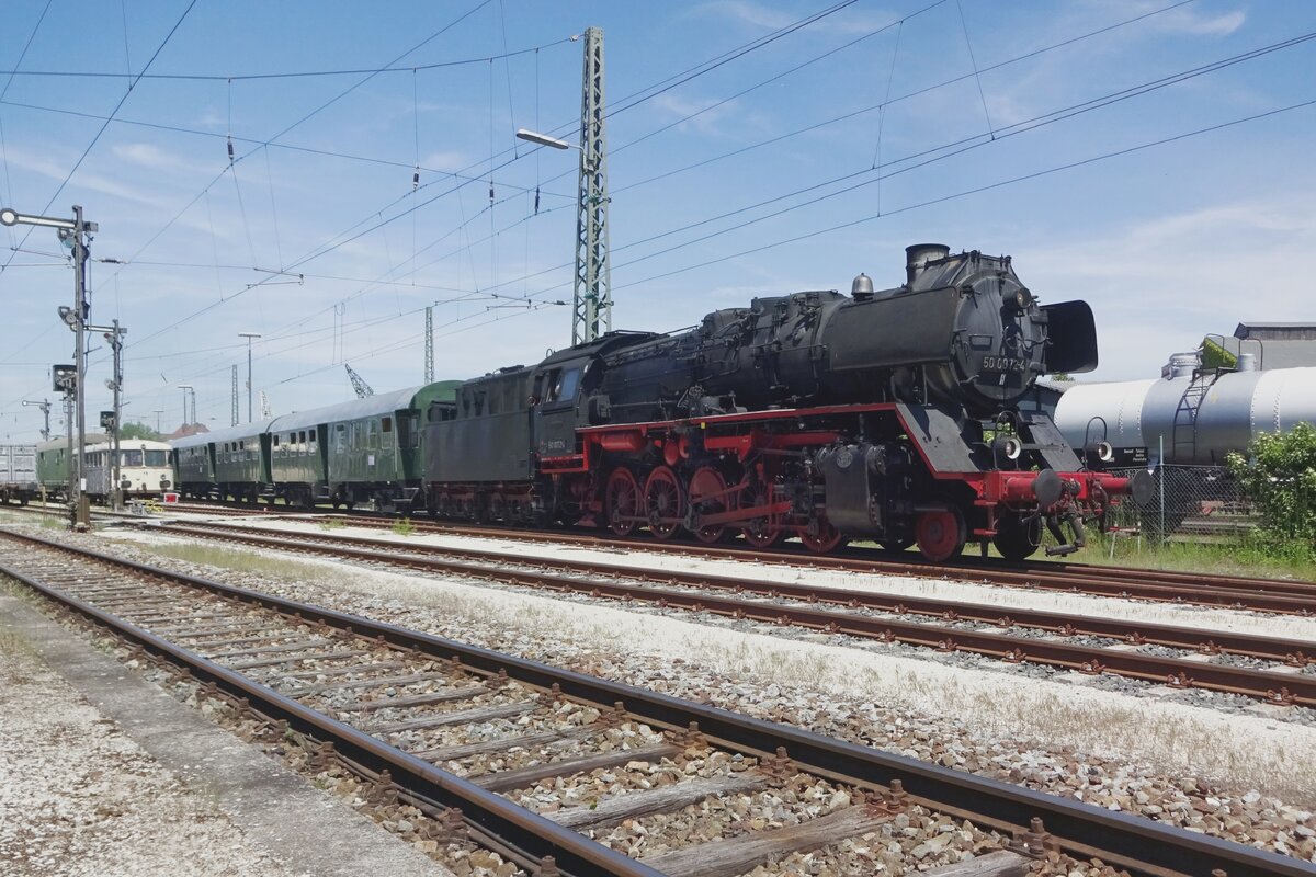 Steamer 50 0072 stands ready with an extra train at Nördlingen on 2 June 2019 during the festivities of 50 Years of the BEM. 