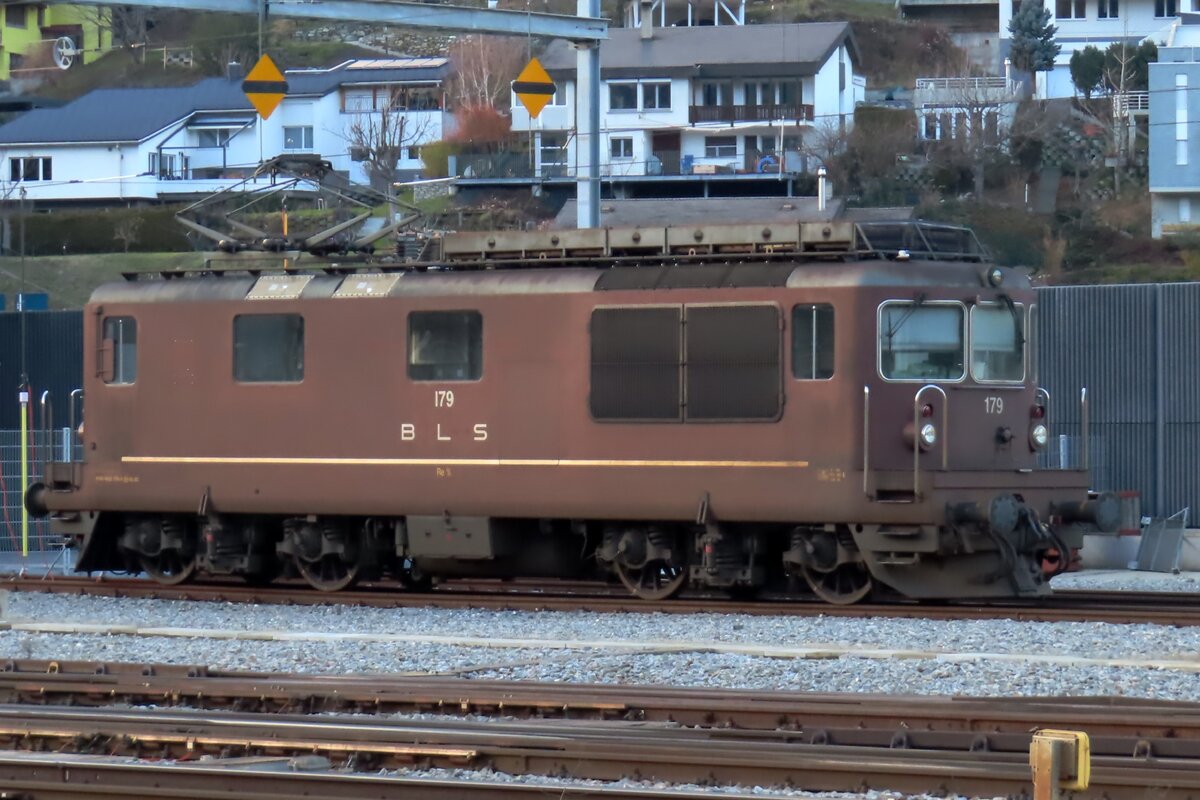 Still going strond is BLS 179 at Brig on 1 January 2024. Although she has no duties, her pantograph is raised because the temperatures are sub-zero and catching current from the catenary warms the loco a bit, preventing frost damage.