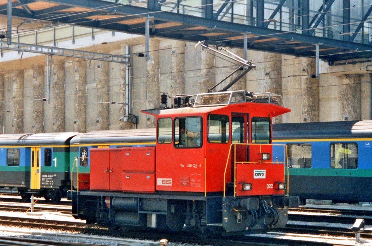 Still in old colours shunts BLS 245 022 at Spiez on 22 May 2002.