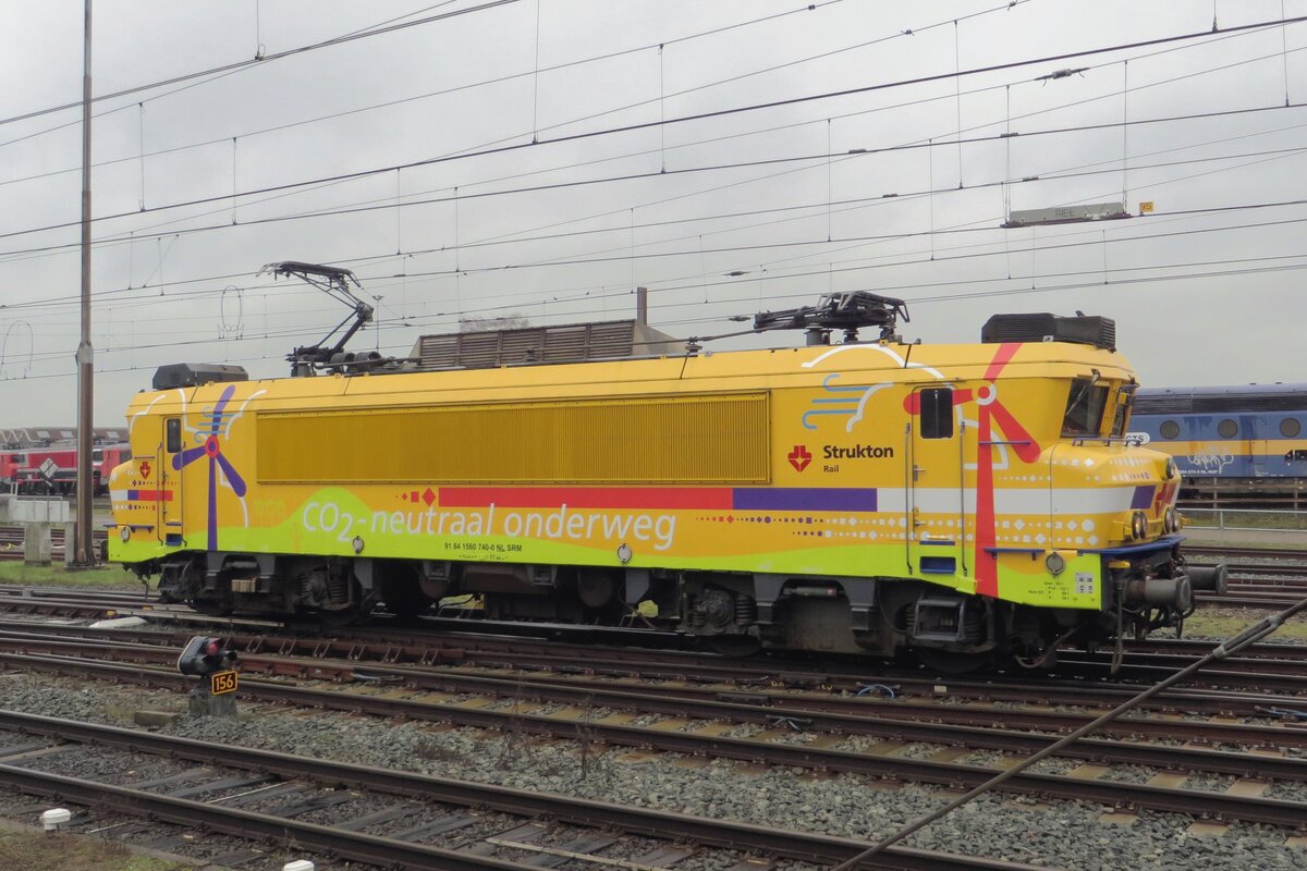 Strukton 1740 runs round at Amersfoort on a grey 3 February 2022.