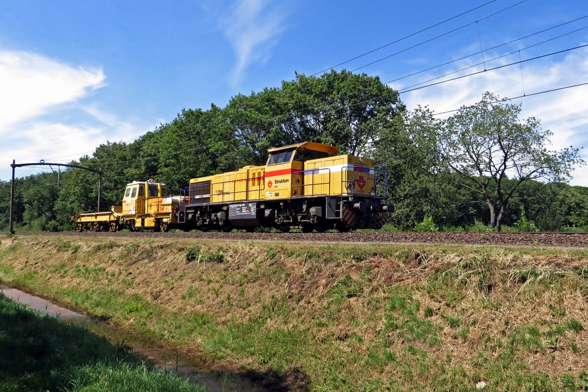 Strukton 303001 hauls some engineering materiel through Tilburg Oude Warande on 24 June 2020.