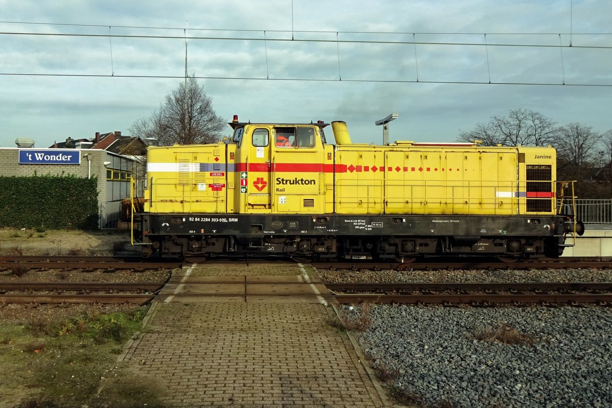 Strukton 303003 stands at Blerick on 25 November 2020.