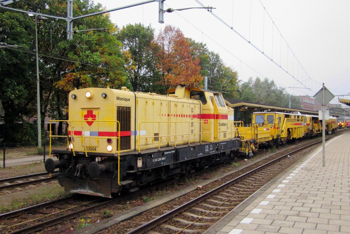 Strukton 303004 stands on 21 October 2012 at 's-Hertogenbosch.