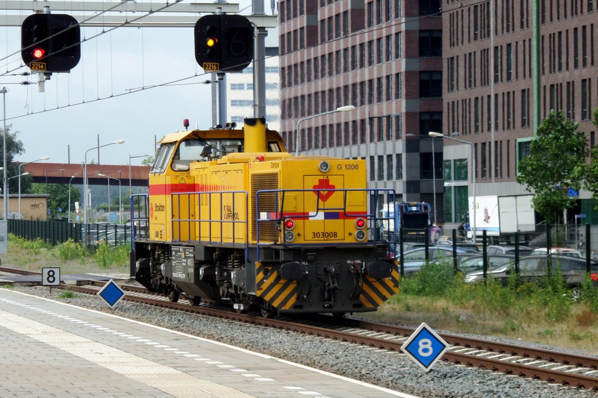 Strukton 303008 runs light through 's-Hertogenbosch on 29 June 2017.
