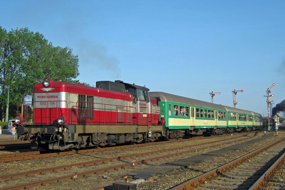 SU42-536 quits Wolsztyn with a stopping train to Poznan on 1 May 2011.