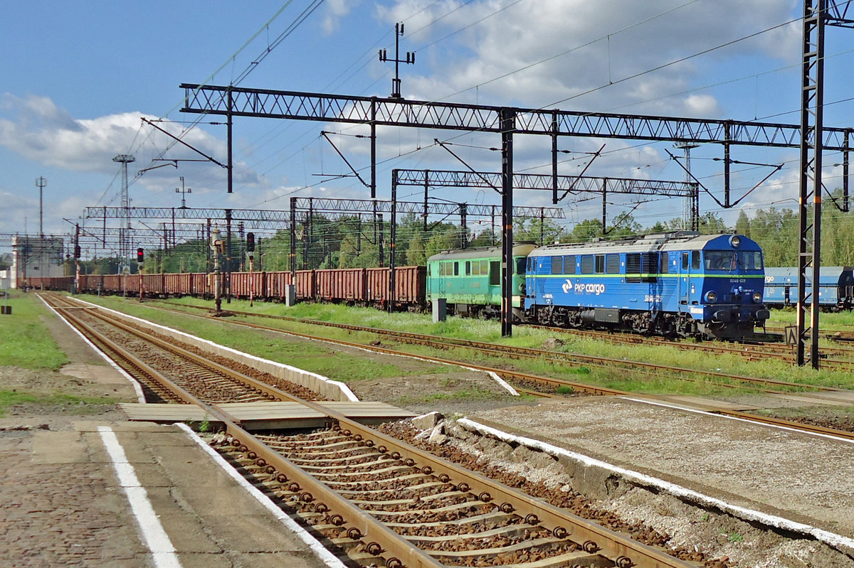 SU46-029 hauls a coal train into Wegliniec on 23 september 2014.