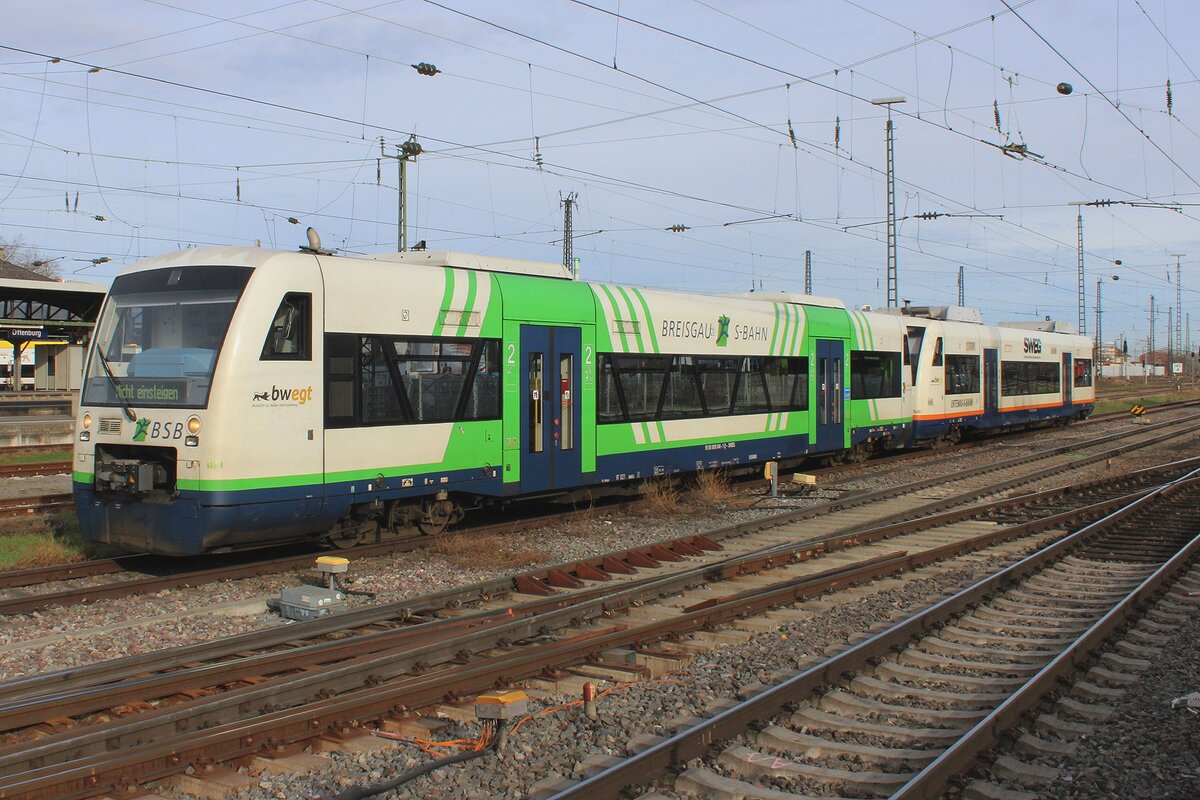 SWEG 019 still carries the colours of Breisgauer S-Bahn whilst standing at Offenburg on 15 February 2024.