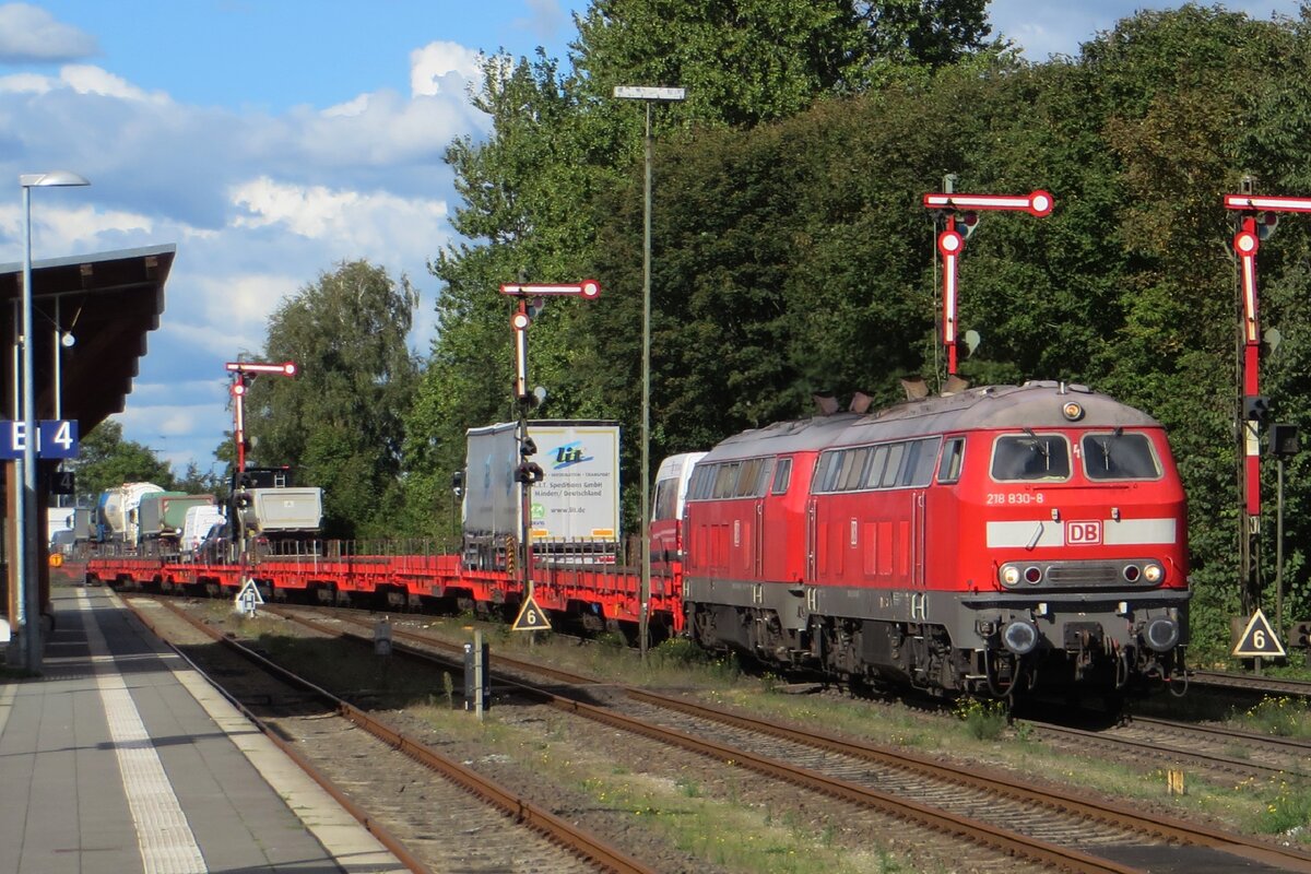 Sylt-Shuttle car train enters Niebüll being hauled by 218 830 on 20 September 2022.
