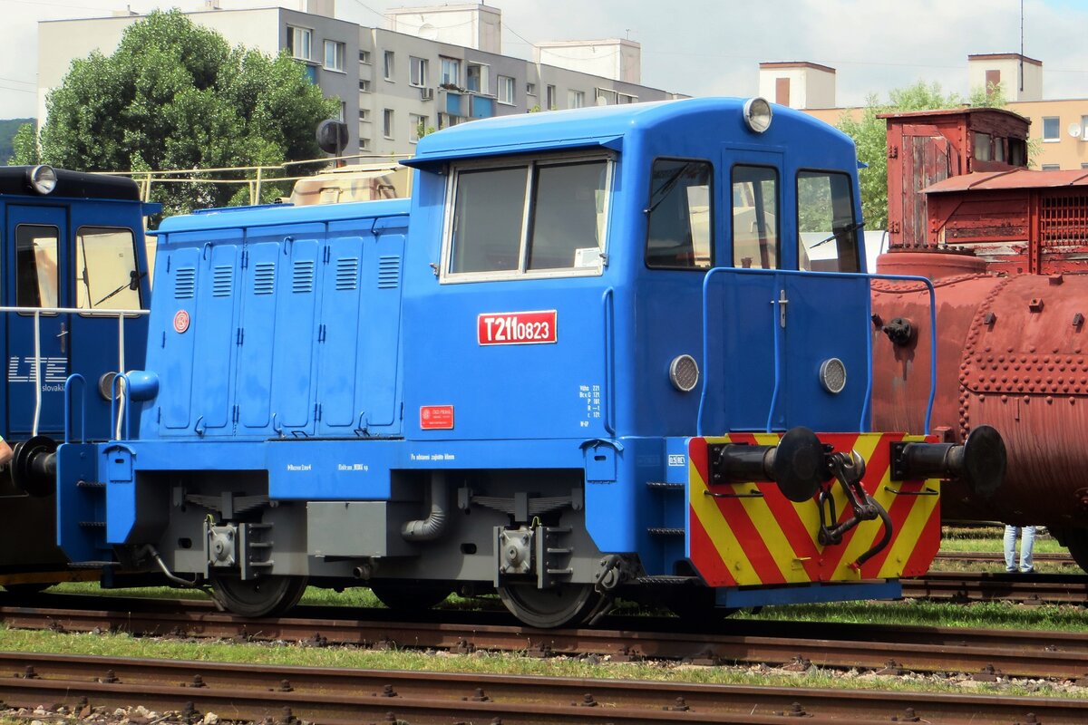 T211 0823 stands in Bratislava-Vychod during the RENDEZ 2022 train festival on 25 June 2022.