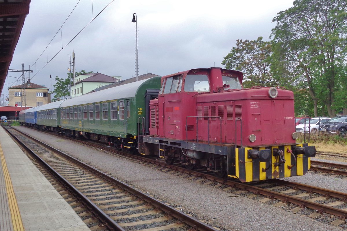 T334-0060 stands at Kolín on 16 May 2018.