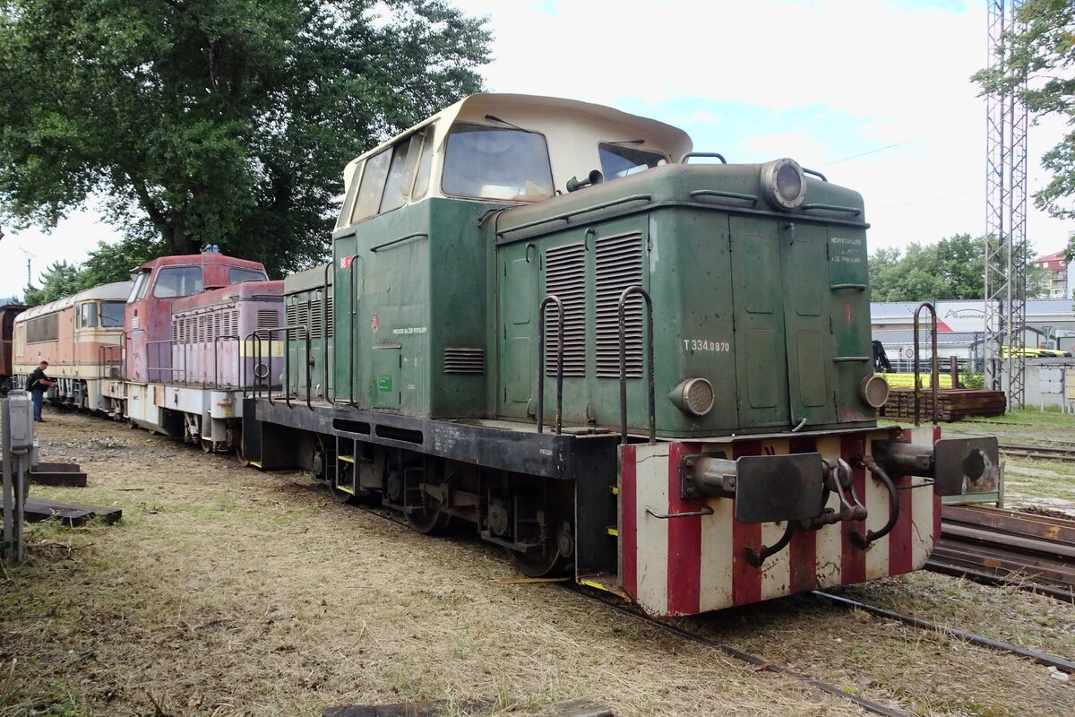 T334 0870 stands in Bratislava-Vychod during the RENDEZ 2022 train festival on 25 June 2022.