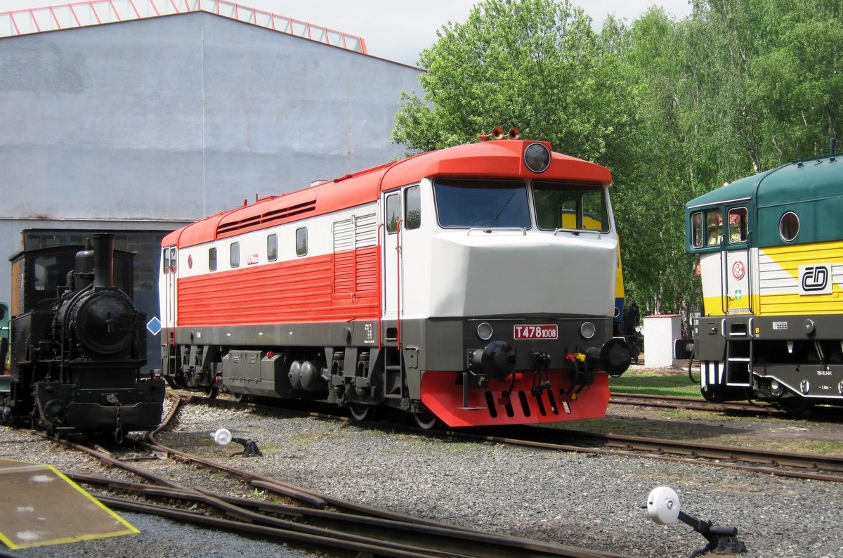 T478-1008 stands in the railway museum of Luzna u Rakovnika on 13 May 2012. The series build version -of which this engine is a member of- has a somewhat more angular cab design than the prototypes of this class that earned the nickname Bardotka.