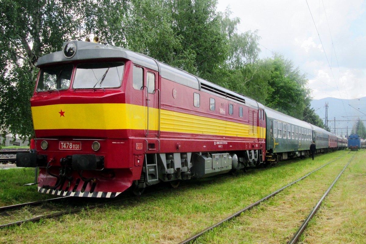 T478 1131 stands on 30 May 2015 with an extra train in Vrutky Nakladi Stanica. That weekend, ZOS Vrutky, sited adjacent to Vrutky Nakladi Stanica, had an Open Weekend that attracted many visitors to see the nice collection of old stock, with some guest locos fron other works from Slovakia, but also from Czechia and Poland.