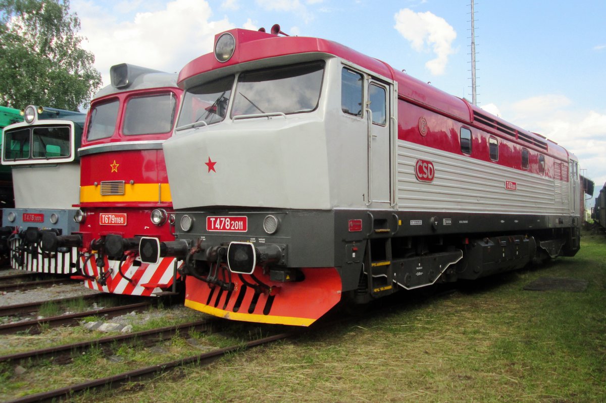 T478 2011 stands at Vrutky Nakladi Stanica on 30 May 2015.