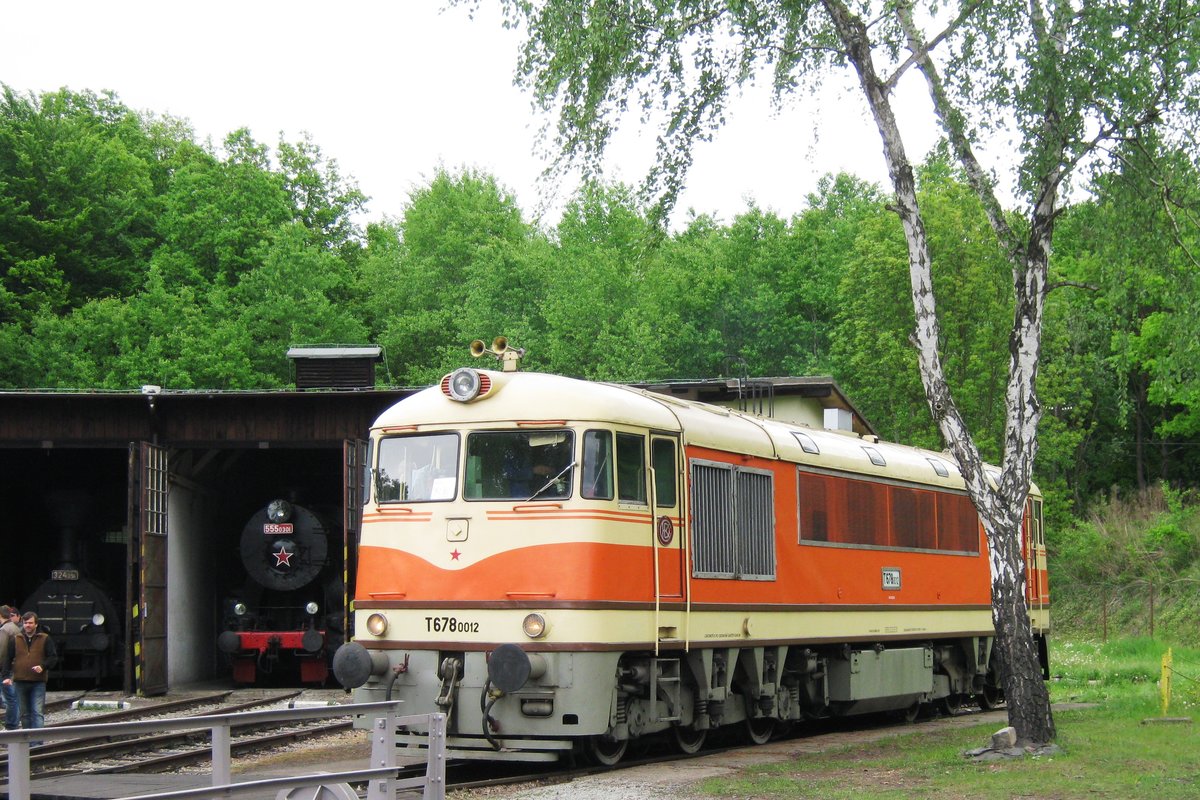 T678-0012 stands on 13 May 2012 in the railway museum of Luzna u Rakovnika. Only a few locos of this class were build because of the ban, the Soviet-Union superimposed upon her vassal states of the Warsaw Pact on building Diesel locomotives stronger than 200 HP.