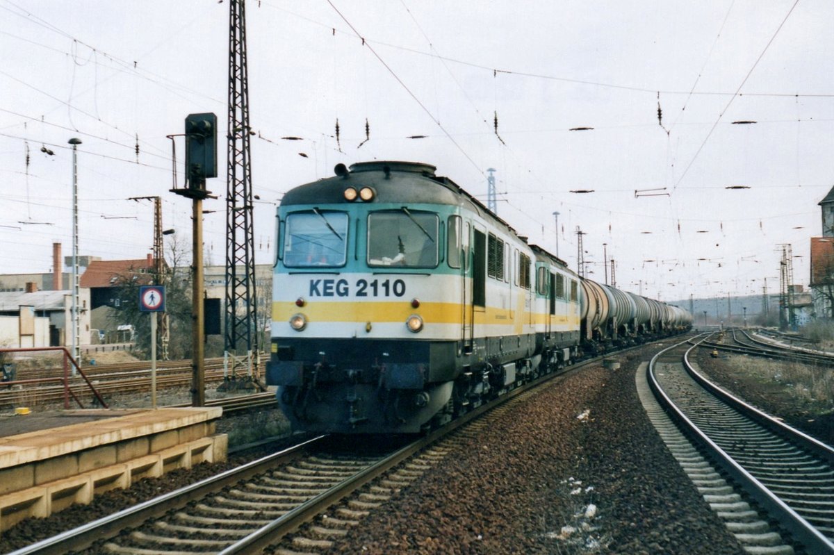 Tank train, headed by KEG 2110, storms through Weimar on 4 September 2003.