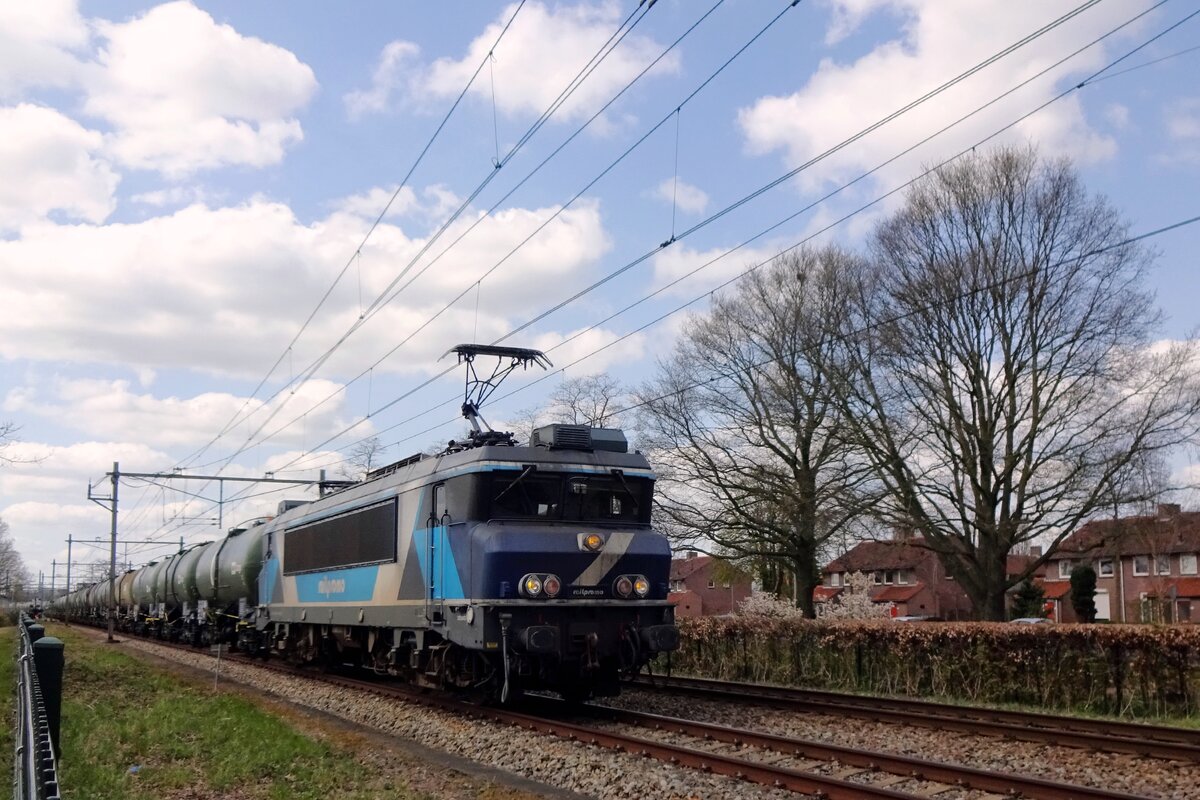 Tank train with 101003 leaves Oss on 17 April 2021.