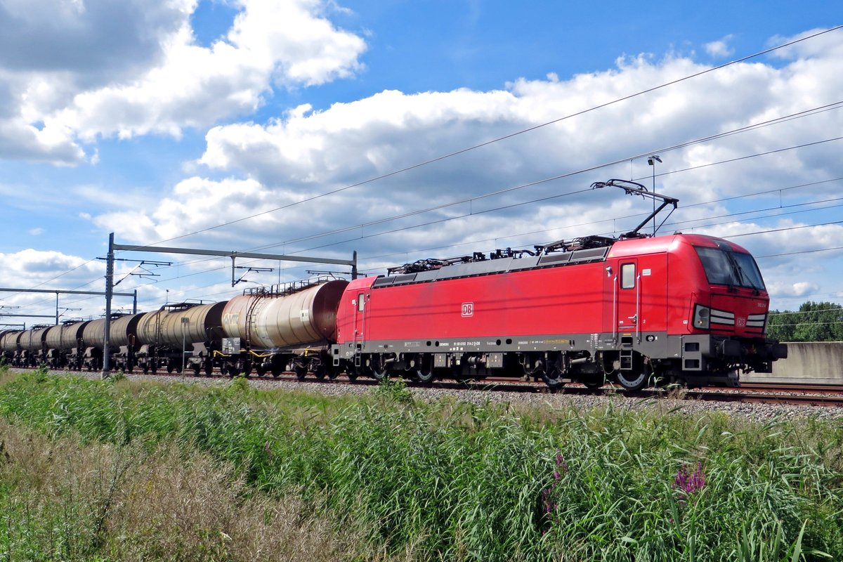 Tank train with 193 314 speeds through Valburg on 12 July 2020.