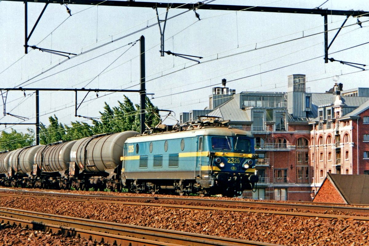 Tank train with 2325 passes through Antwerpen-Dam on 16 May 2002.