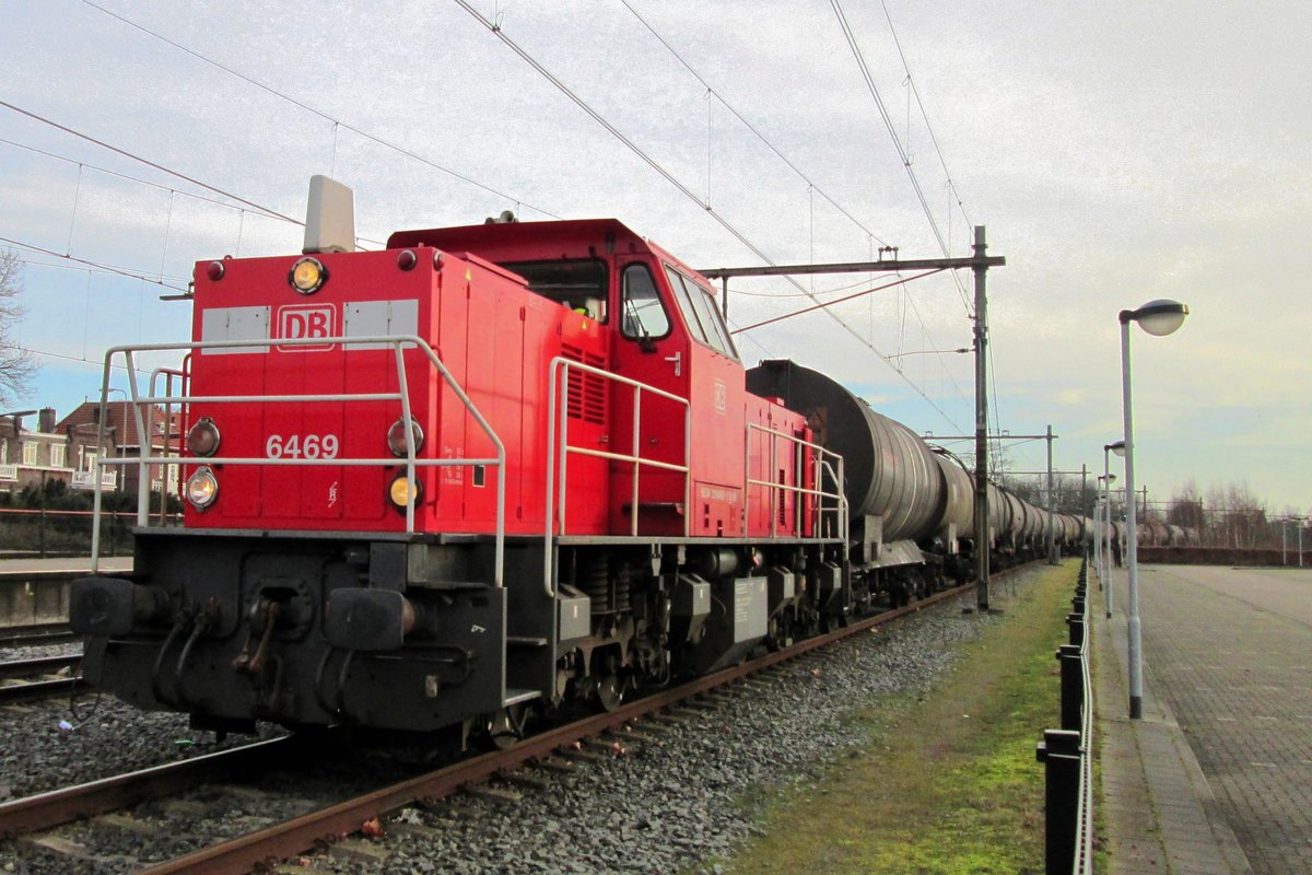 Tank train with 6469 stands parked at Oss on 14 February 2014.