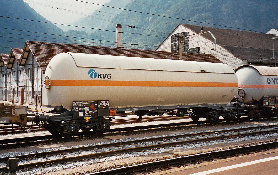 Tank wagon DB KVG in Erstfeld (CH), October 2003 [wagon citerne, carro cisterna]