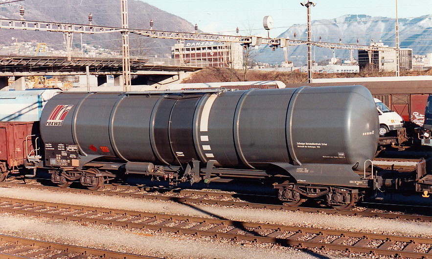 Tank wagon DB Rexwal in Chiasso (CH), Feb. 1996 [wagon citerne, carro cisterna]