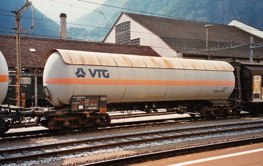 Tank wagon DB VTG in Erstfeld (CH), October 2003 [wagon citerne, carro cisterna]