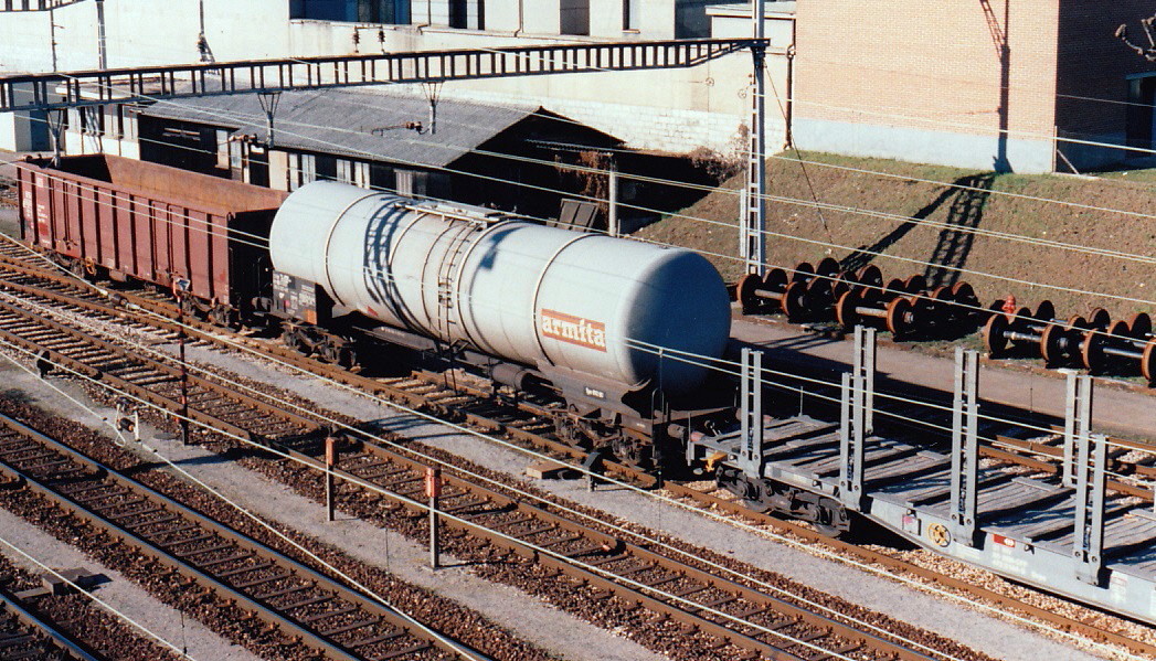 Tank wagon SNCB armita in Chiasso (CH), March 1996 [wagon citerne, carro cisterna]