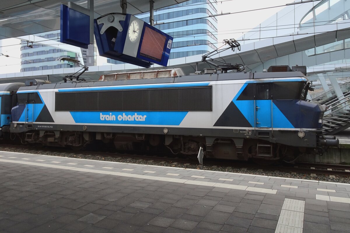 TCS 102001 -ex-NS 1635, ex Bentheimer Eisenbahn E-01/1835- stands on 14 November 2021 at Arnhem Centraal.