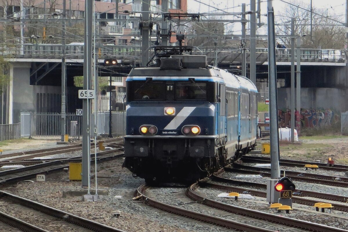 TCS 102001 (ex-NS 1635) hauls a Dinner Train into Nijmegen on 8 April 2022.