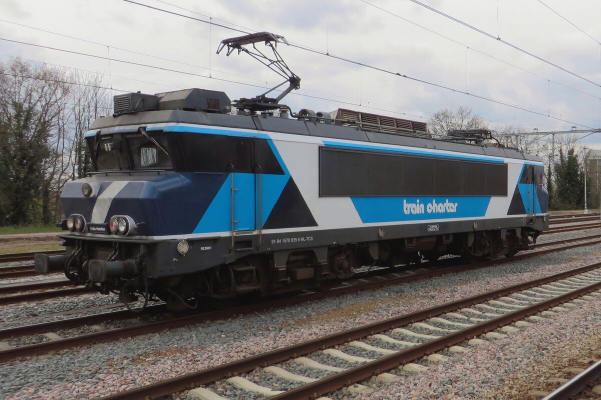 TCS 102001 stands at Nijmegen on a grey 8 April 2022.