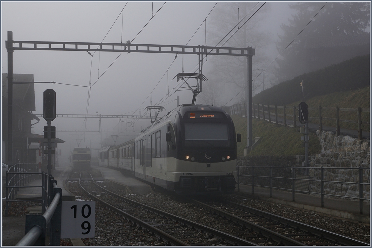 Ten minuts later a heavy fog is comming: Les Avants with a MOB Alpina train to Zweisimmen.
21.12.2016