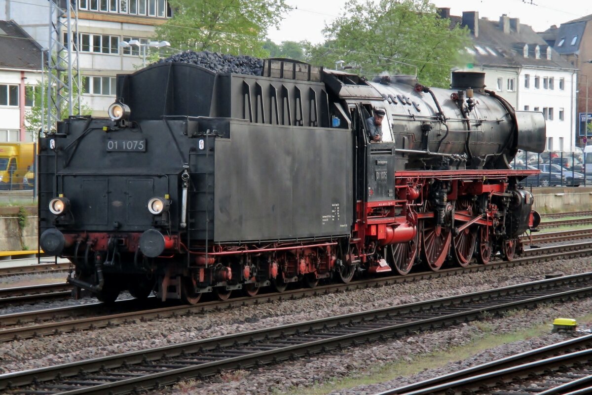 Tender shot on 01 1075, taken on 28 April 2018 at Trier Hbf.