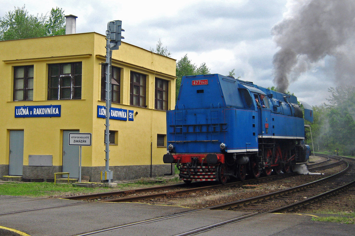 Tender shot on 477 043 at Luzna u Rakovnika on 13 May 2012 when she brings herself in front on an extra train.