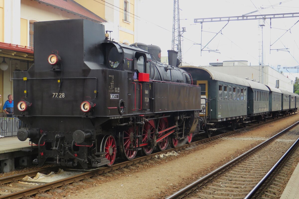 Tender shot on 77.28 with extra train at Benesov u Prahy on 10 September 2022.