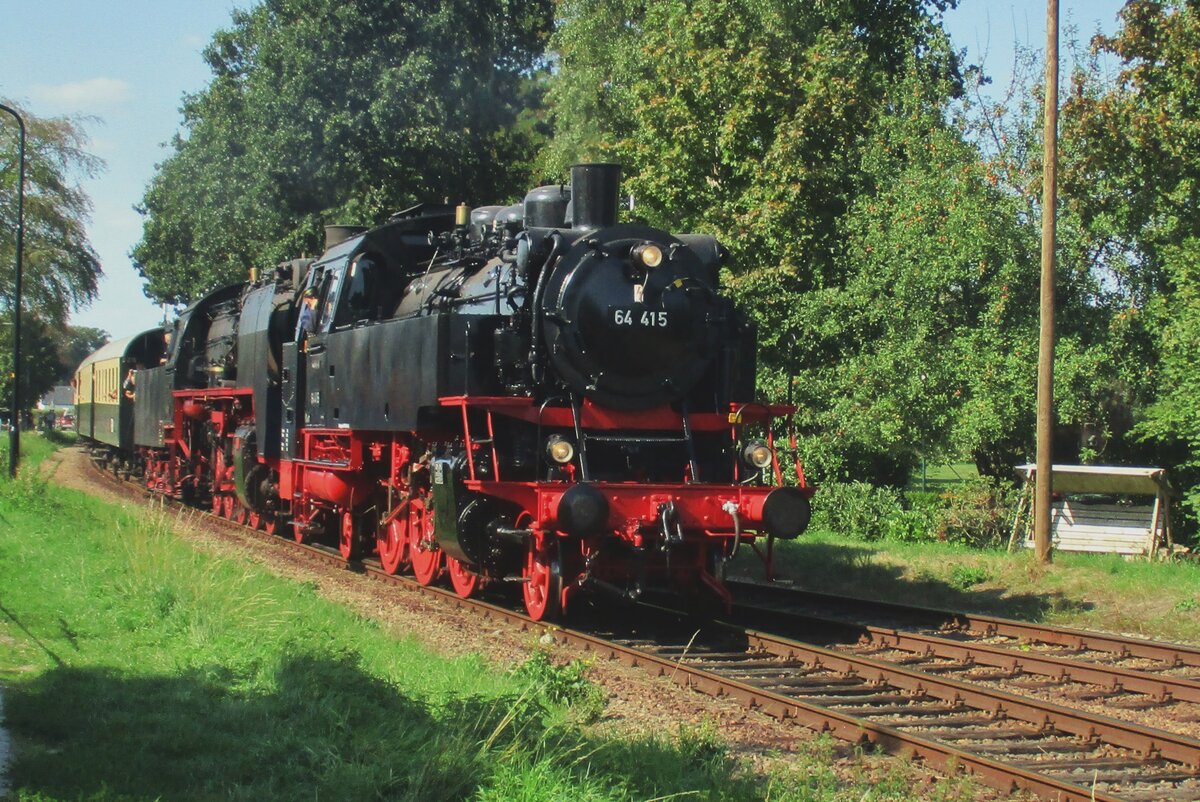 Terug-naar-Toen (Back to Beyond), the annual steam bonanza of the VSM, sees each hour a steam shuttle train between Apeldoorn and Beekbergen ,head quarters of the VSM. On 2 September 2018 VSM 64 415 double heads such a steam shuttle train entering Beekbergen. 