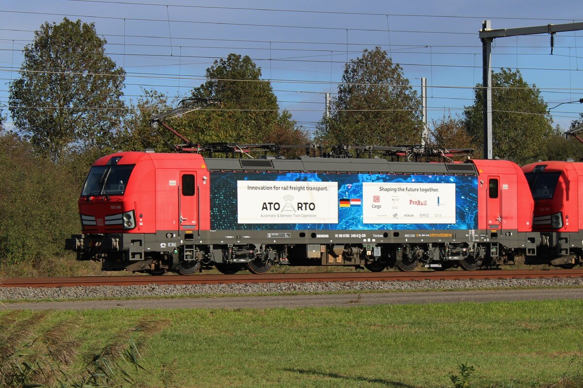 Test ride for 193 348 at Valburg on 8 October 2026. In 2025 two DB Cargo Vectrons, 193 347 and 348 were deployed om automatic train operation (ATO) between Valburg CUP and Meteren. The driver was present, but did not drive the locos. In 2026, this programme was upped to test complete freight trains and their weight is being increased gradually.