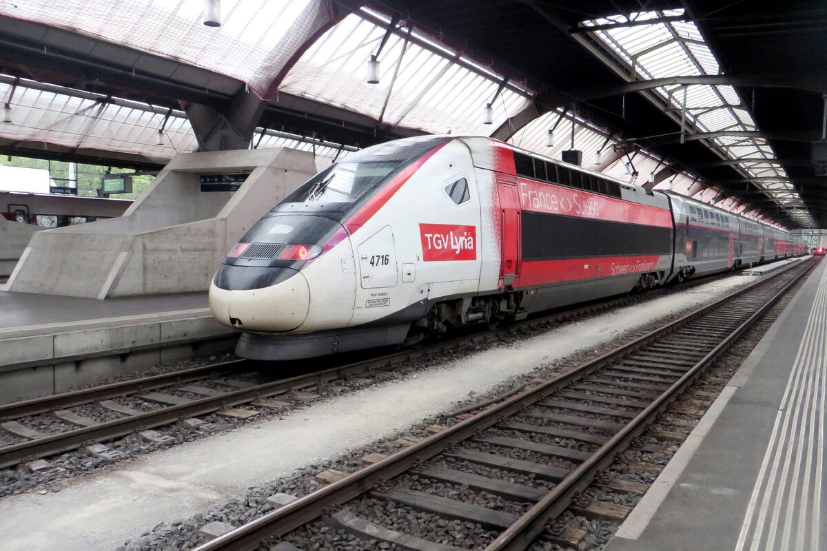 TGV 4716 stands at Zürich HB on 20 September 2021.