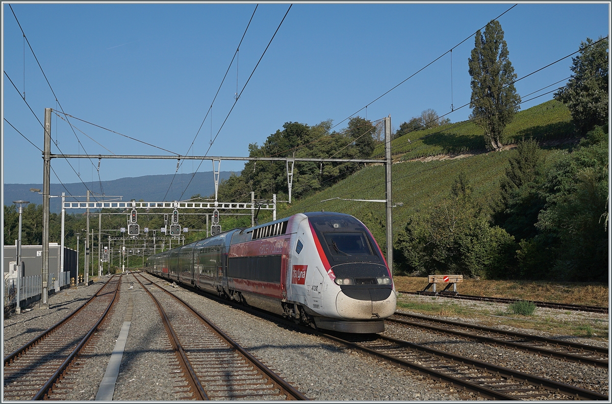 TGV Lyria on the way to Paris in la Plaine.

06.09.2021