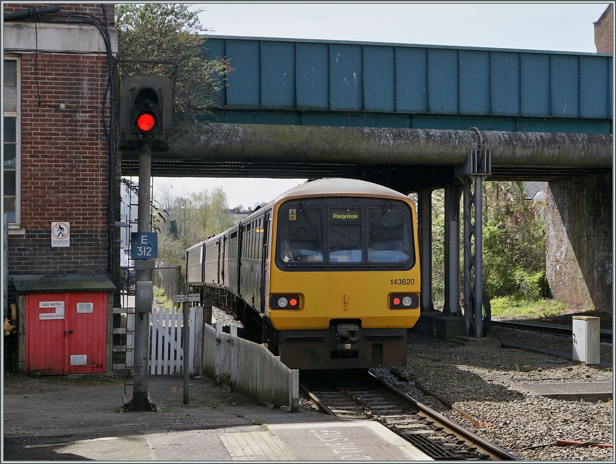 The 143 620 in Exeter Centaral.
20.04.2016