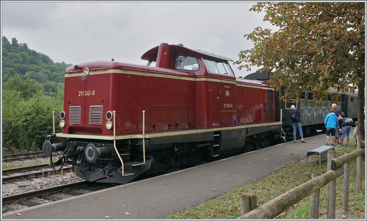 The 211 041-9 (92 80 1211 041-9 D-NeSA) with his service to Zollhaus Blumberg in Weizen.

27.08.2022