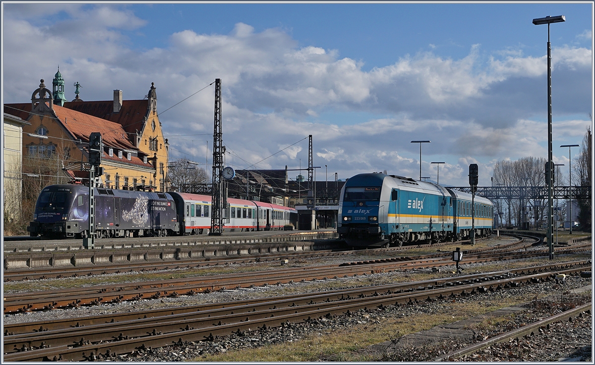 The 223 069 wiht his  Alex  on the way to München is leaving Lindau.
16.03.2018