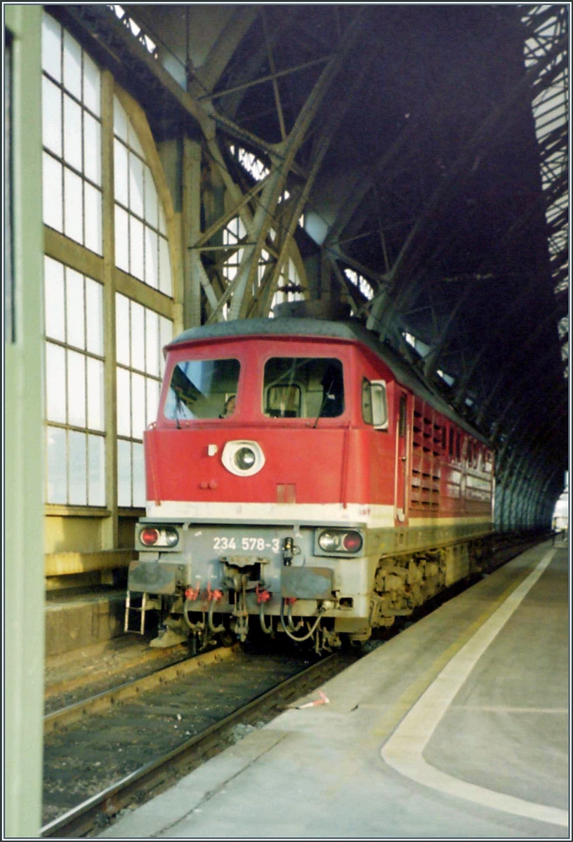 The 234 578-3 in the Dresden Main Station. 

28.02.2000 