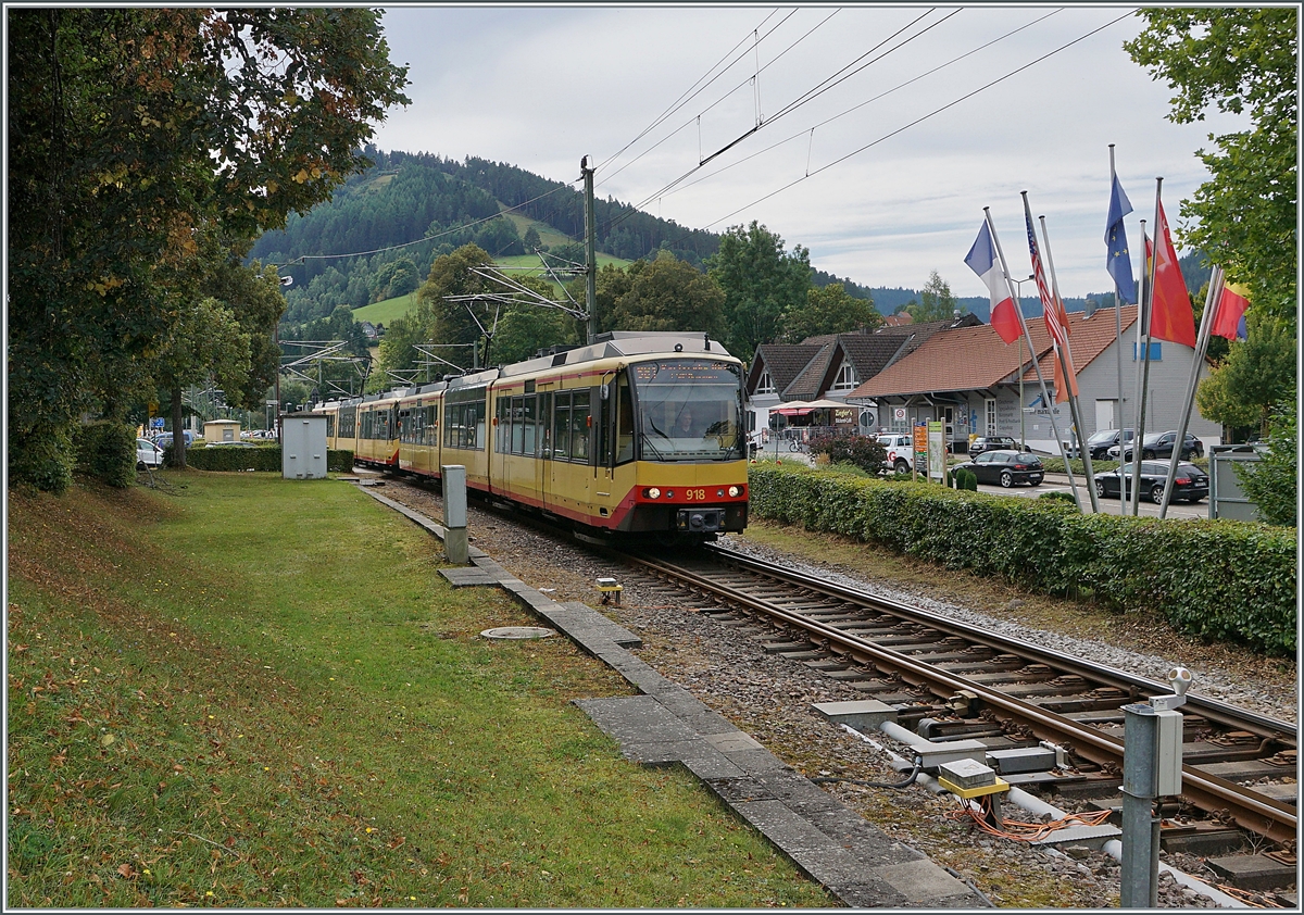 The 450 918 and an other one are leaving Baiersbronn. 

12.09.2021